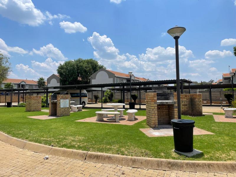 1 Bedroom Property for Sale in Kannoniers Park North West